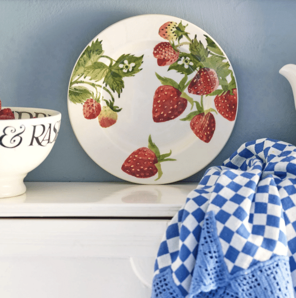 Emma Bridgewater - Garden Plate 6 1/2″ Strawberries - Image 2