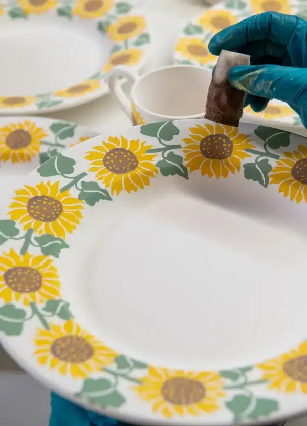 Emma Bridgewater - Spongeware Flowers Sunflower 8 1/2 Inch Plate - Image 3