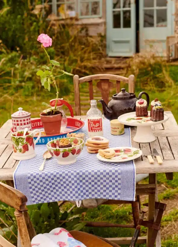 Emma Bridgewater - Garden Strawberries French Bowl - Image 4