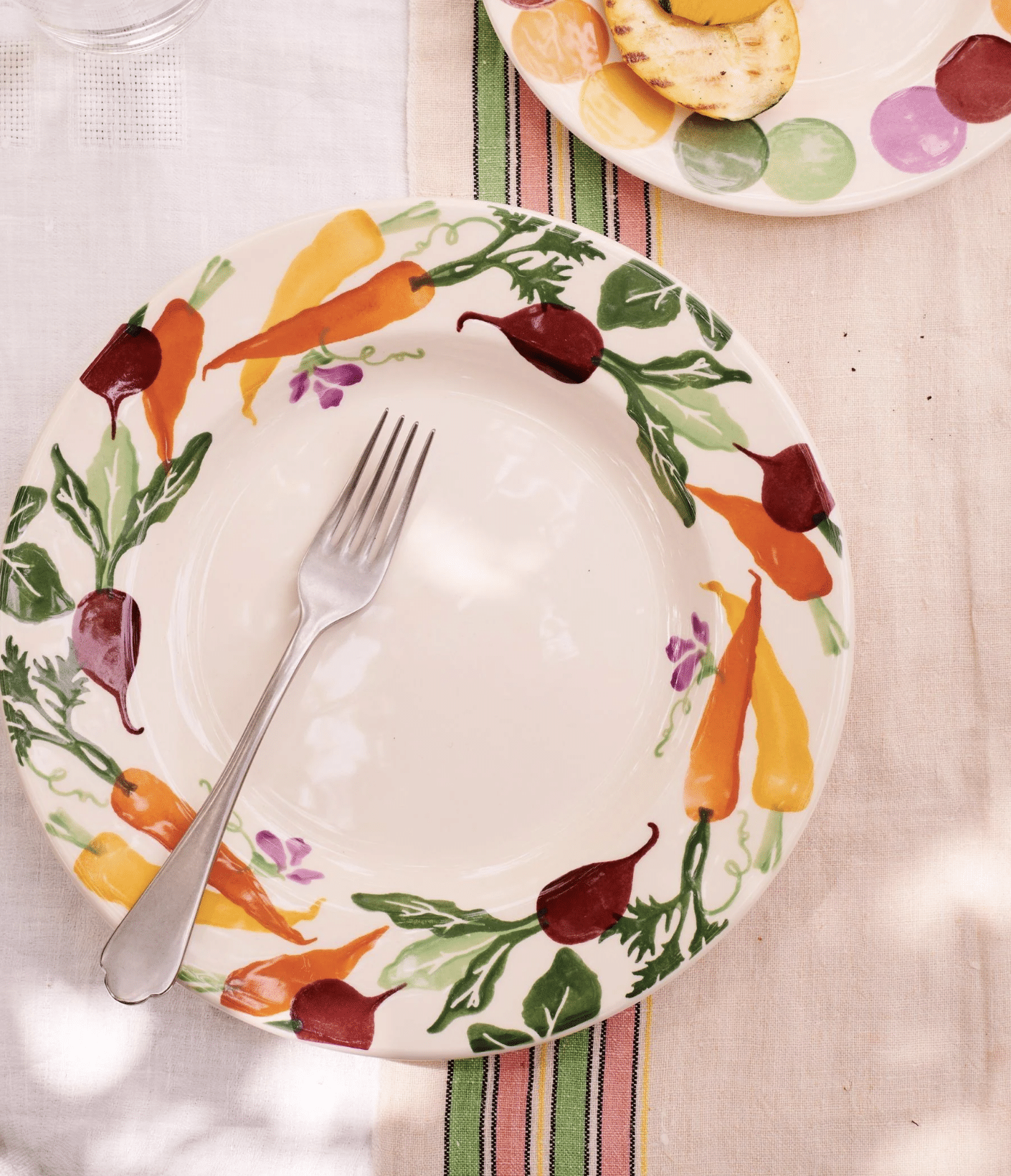 Emma Bridgewater - Spongeware Harvest Carrots & Beets 8 1/2" Plate - Image 2