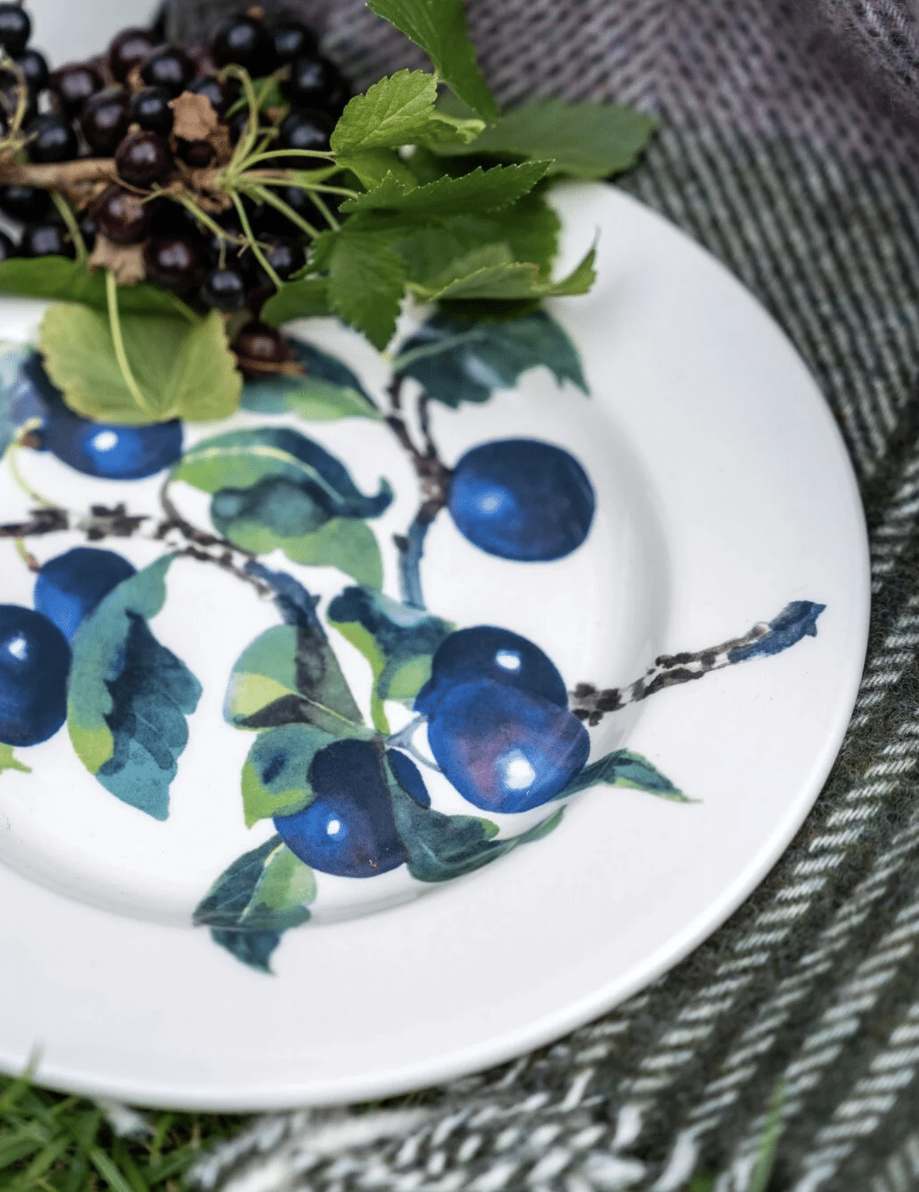 Emma Bridgewater – Garden Damson Plate 8 1/2″ - Image 2